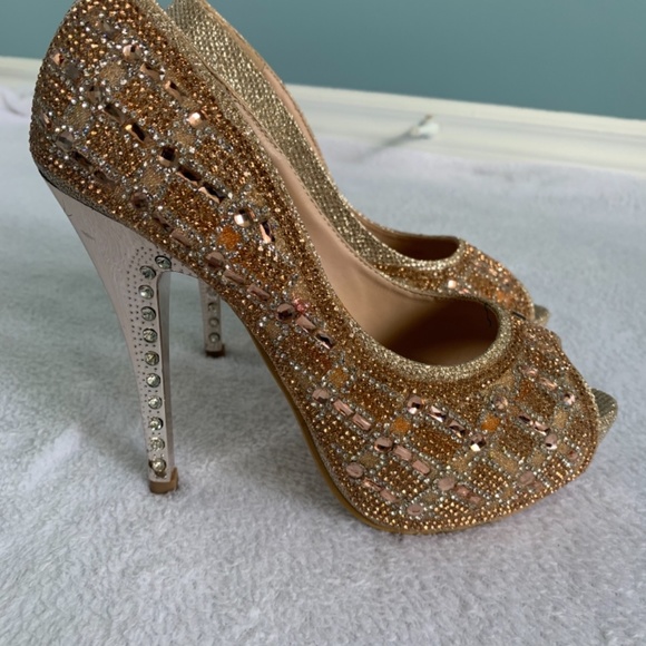Embellished golden wedding heels - Picture 5 of 6